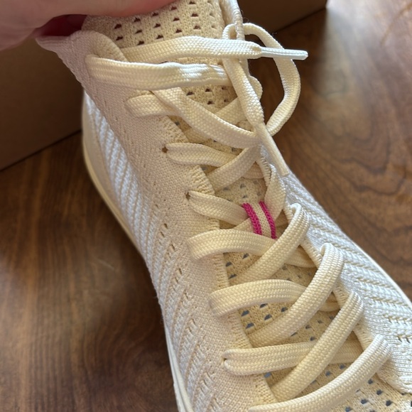 New Rothy’s Women's Cream High-Top Sneakers Size 12 - Picture 3 of 5
